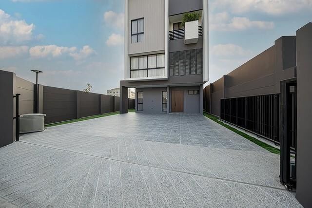 Bangkok, Real Estate For Sale, THB 13990000,  4 BR,  40 Sq. Feet,  HS 2011 3-story Detached House For Sale, Modern Style, Feel Lat Phrao 101 Project, Near