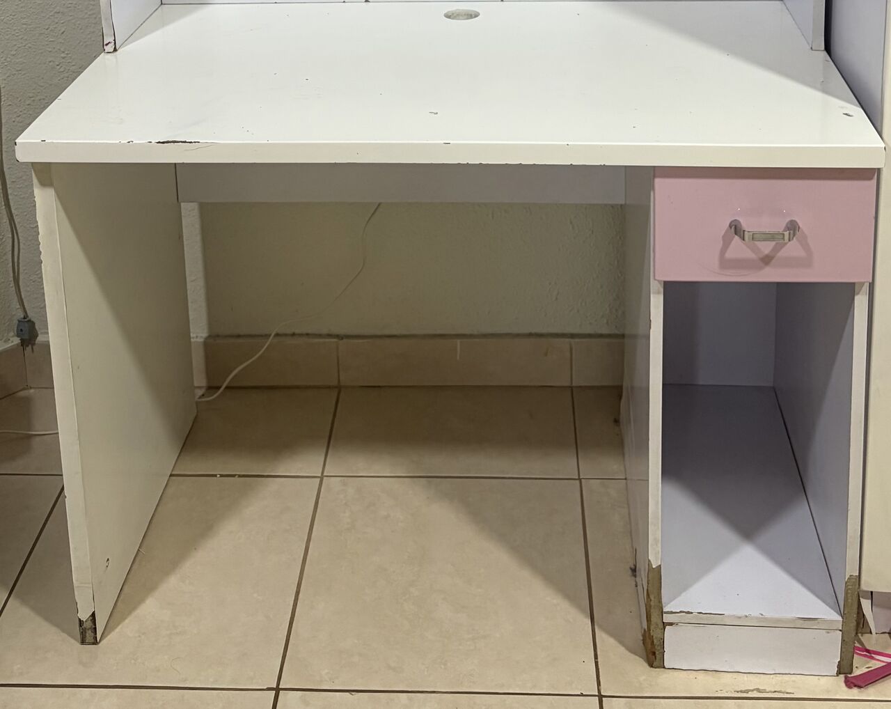 Al Rabwah, Furniture, SAR 1,  Free - - Study Desk + Book Shelves + Chair - - Free