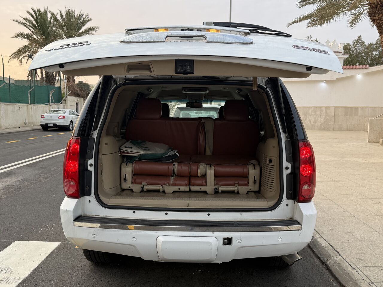 Jeddah, Vehicles, Cars & Trucks , SAR 46,  Gmc Yukon,  2013,  Automatic,  206431 KM,   Excellent Condition 4x4 Unique Number Plate Just Take And Drive And Work Nee