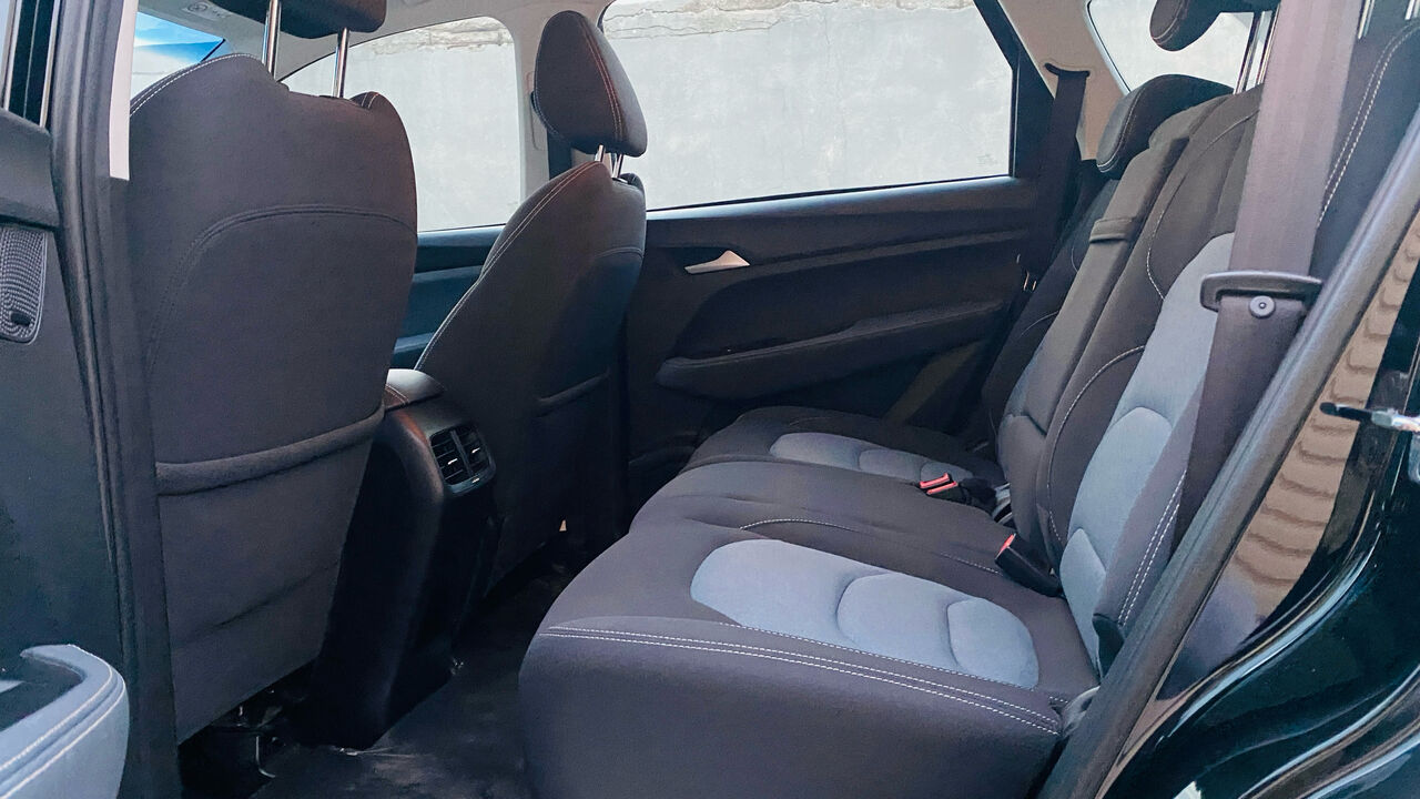 Manama, Vehicles, Cars & Trucks , BHD 3200,  Chevrolet Captiva,  2021,  Automatic,  95000 KM,   , Mid-option, 7-seater,