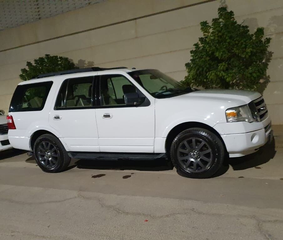 Riyadh, Vehicles, Cars & Trucks , SAR 42000,  Ford Expedition XLT,  2012,  Automatic,  277000 KM,    Model, Second Owner, 277K Mileage