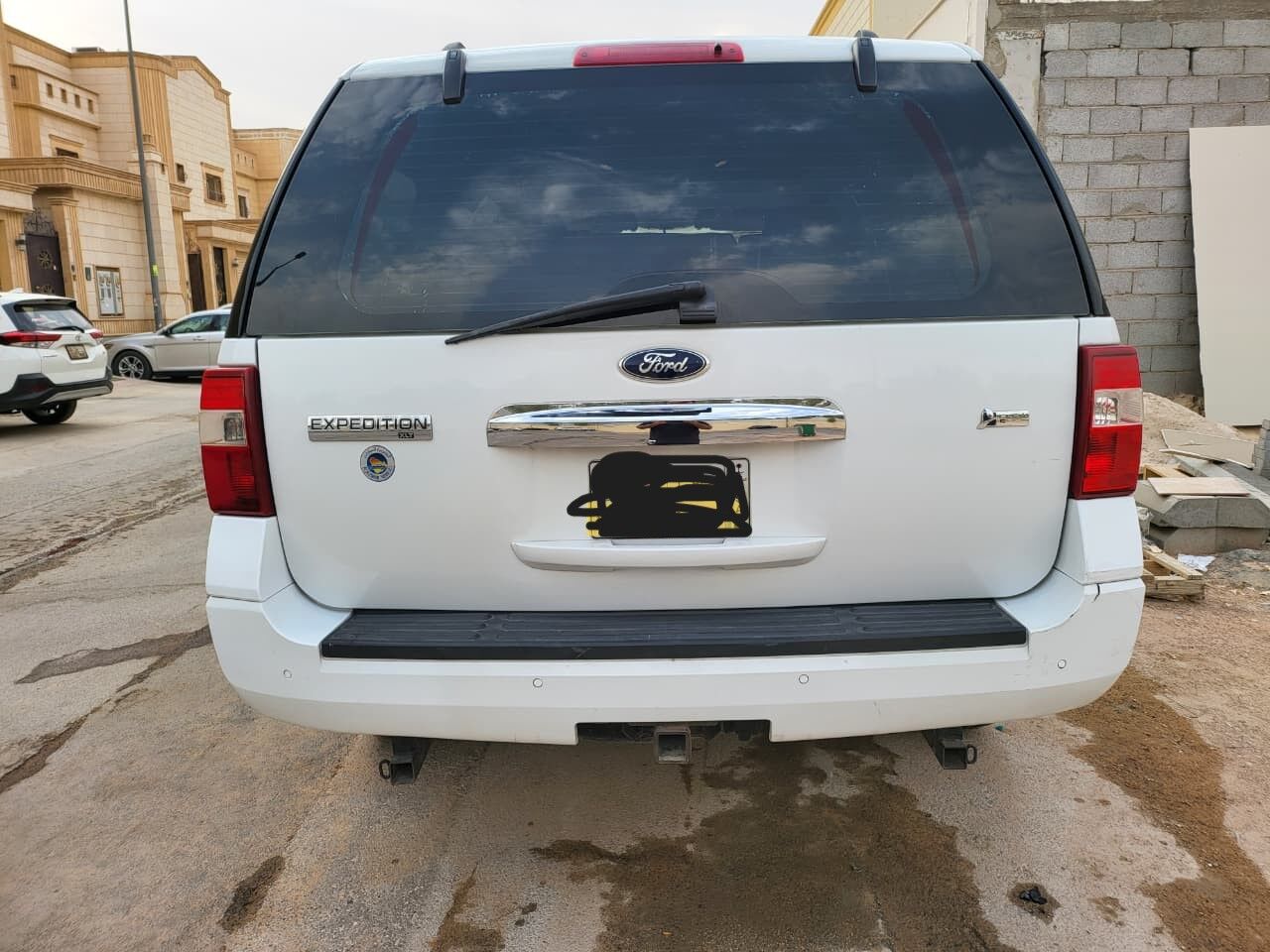 Riyadh, Vehicles, Cars & Trucks , SAR 42000,  Ford Expedition XLT,  2012,  Automatic,  277000 KM,    Model, Second Owner, 277K Mileage