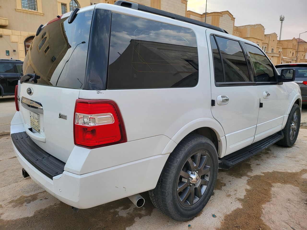 Riyadh, Vehicles, Cars & Trucks , SAR 42000,  Ford Expedition XLT,  2012,  Automatic,  277000 KM,    Model, Second Owner, 277K Mileage