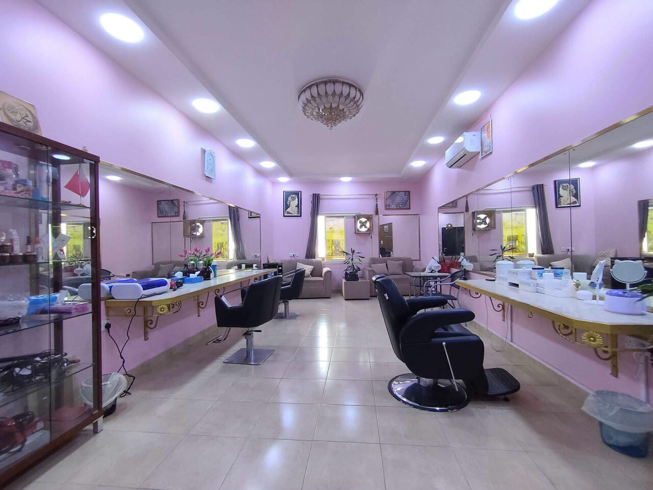 Tubli, Businesses For Sale, ✨ Tubli – Fully Equipped Ladies Salon For Sale 💇‍♀️💅  📍 Prime Location: Tubli
