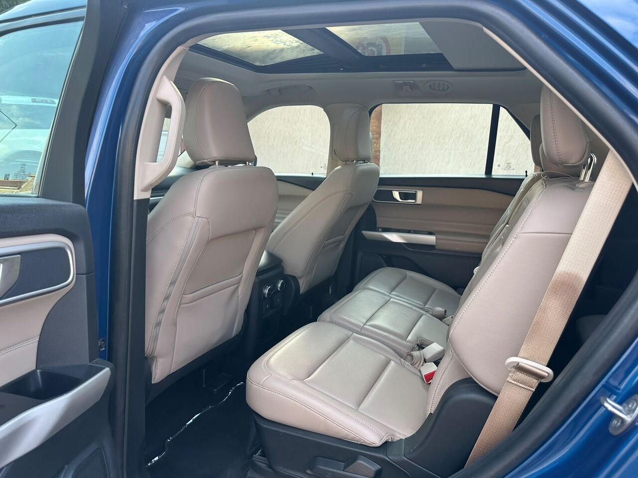 Riyadh, Vehicles, Cars & Trucks , SAR 118000,  Ford Explorer XLT,  2021,  Automatic,  71000 KM,    With Panorama Sunroof N 4x4 (1st Owner) N 100% Accident Free N Low