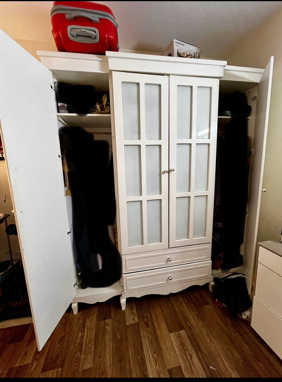 Riyadh, Furniture, SAR 1400,  Complete White Bed Set With Matress  In A Perfect Condition