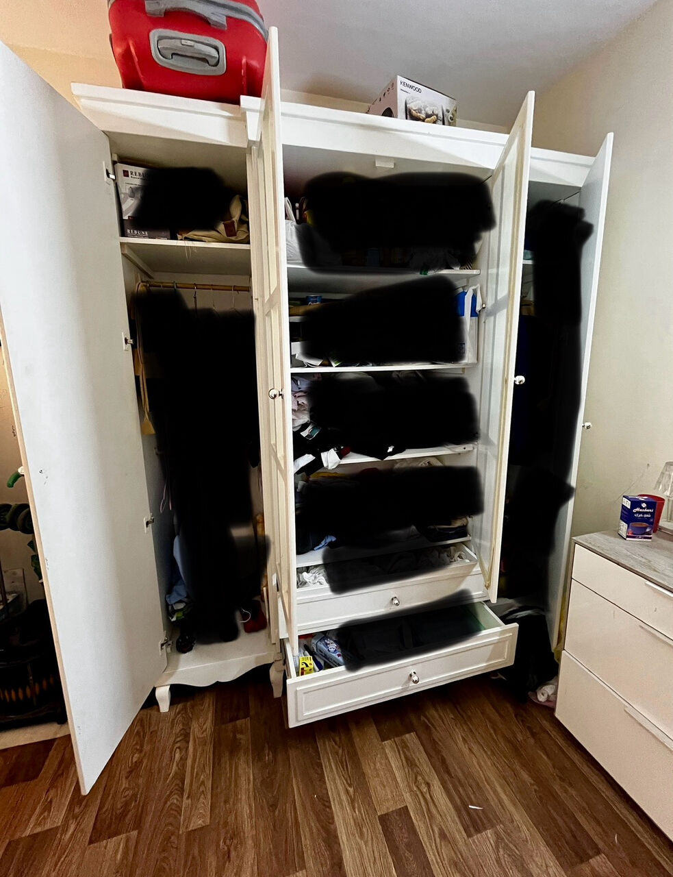 Riyadh, Furniture, SAR 1400,  Complete White Bed Set With Matress  In A Perfect Condition