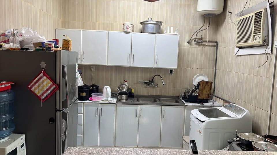 Riyadh, Furniture, SAR 500,  Kitchen Cabinet - Kitchen Box / Kitchen Shelf To Sale :3 Meters : Good Condition
