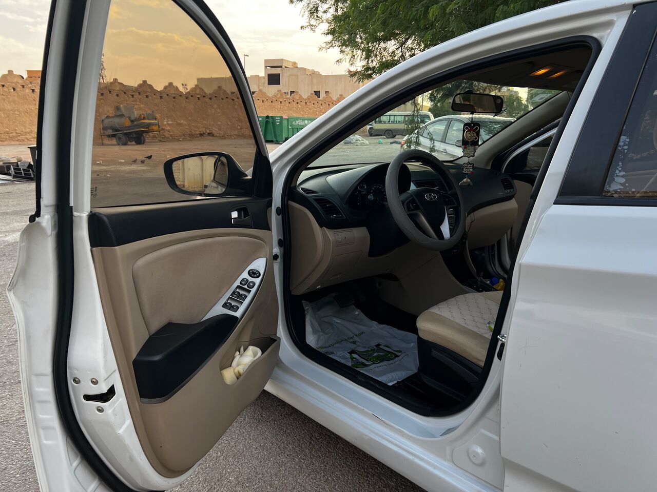 Riyadh, Vehicles, Cars & Trucks , SAR 1600,  Hyundai Accent,  2018,  Automatic,  150000 KM,  Well-maintained  Available For Monthly Rental.