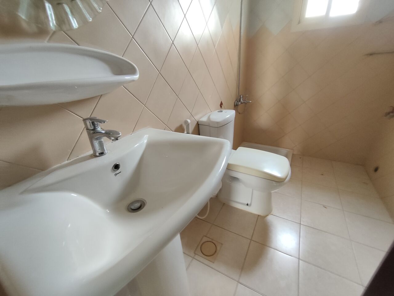 Saar, Apartments, Flats, Houses & Villas, BHD 250/year,  2 BR,  Saar:- Spacious 2Bhk Flat On Rent With Ewa..