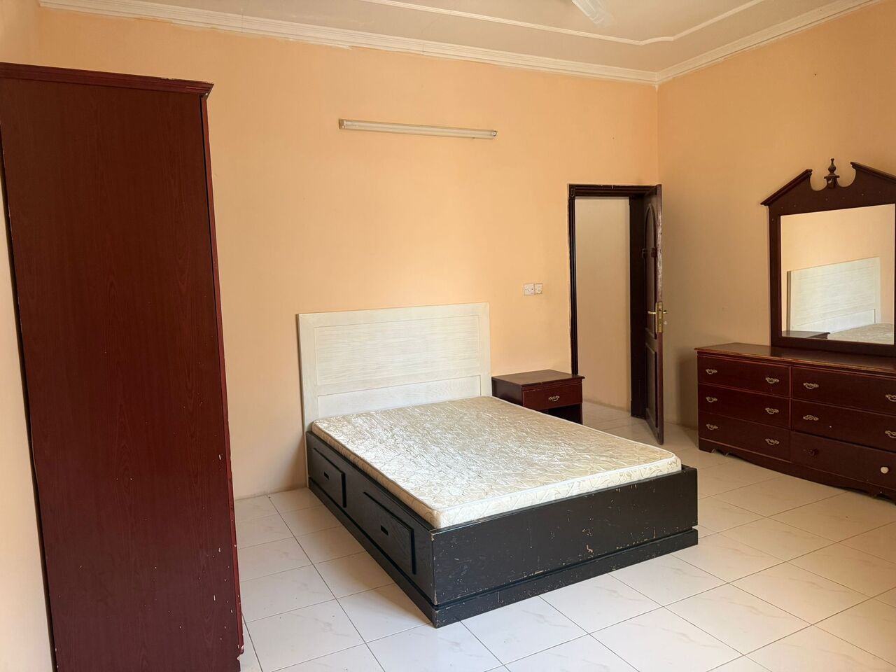 Salmaniya, Apartments, Flats, Houses & Villas, BHD 200/month,  1 BR,  1 BHK Furnished Apartment For Rent &ndash; Salmaniya 1 Bedroom,1 Bathroom,BHD 200 ,EWA Limit 30.