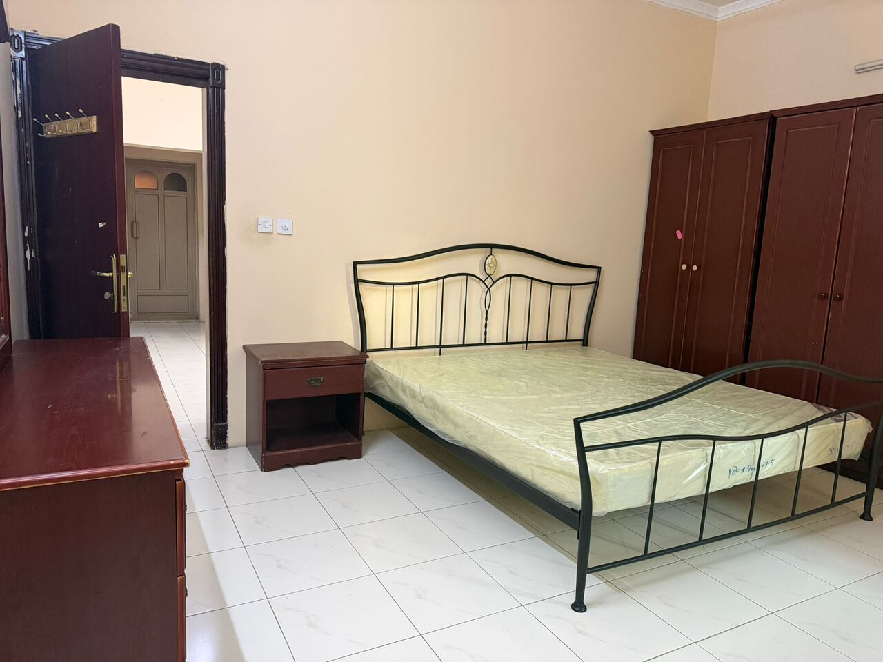 Salmaniya, Apartments, Flats, Houses & Villas, BHD 200/month,  1 BR,  1 BHK Furnished Apartment For Rent &ndash; Salmaniya 1 Bedroom,1 Bathroom,BHD 200 ,EWA Limit 30.