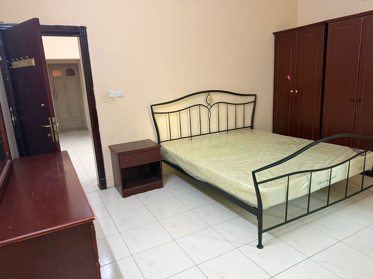 Salmaniya, Apartments, Flats, Houses & Villas, BHD 200/month,  1 BR,  1 BHK Furnished Apartment For Rent &ndash; Salmaniya 1 Bedroom,1 Bathroom,BHD 200 ,EWA Limit 30.