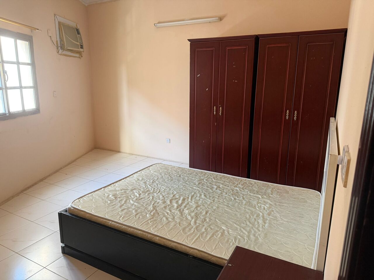 Salmaniya, Apartments, Flats, Houses & Villas, BHD 200/month,  1 BR,  1 BHK Furnished Apartment For Rent &ndash; Salmaniya 1 Bedroom,1 Bathroom,BHD 200 ,EWA Limit 30.