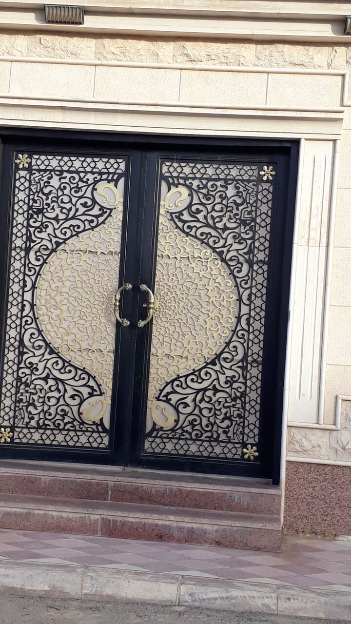 Riyadh, Construction, للحدادة و المونيم،الذجاج