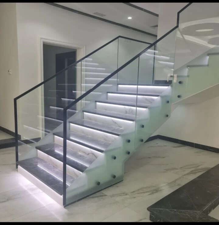Riyadh, Construction, للحدادة و المونيم،الذجاج