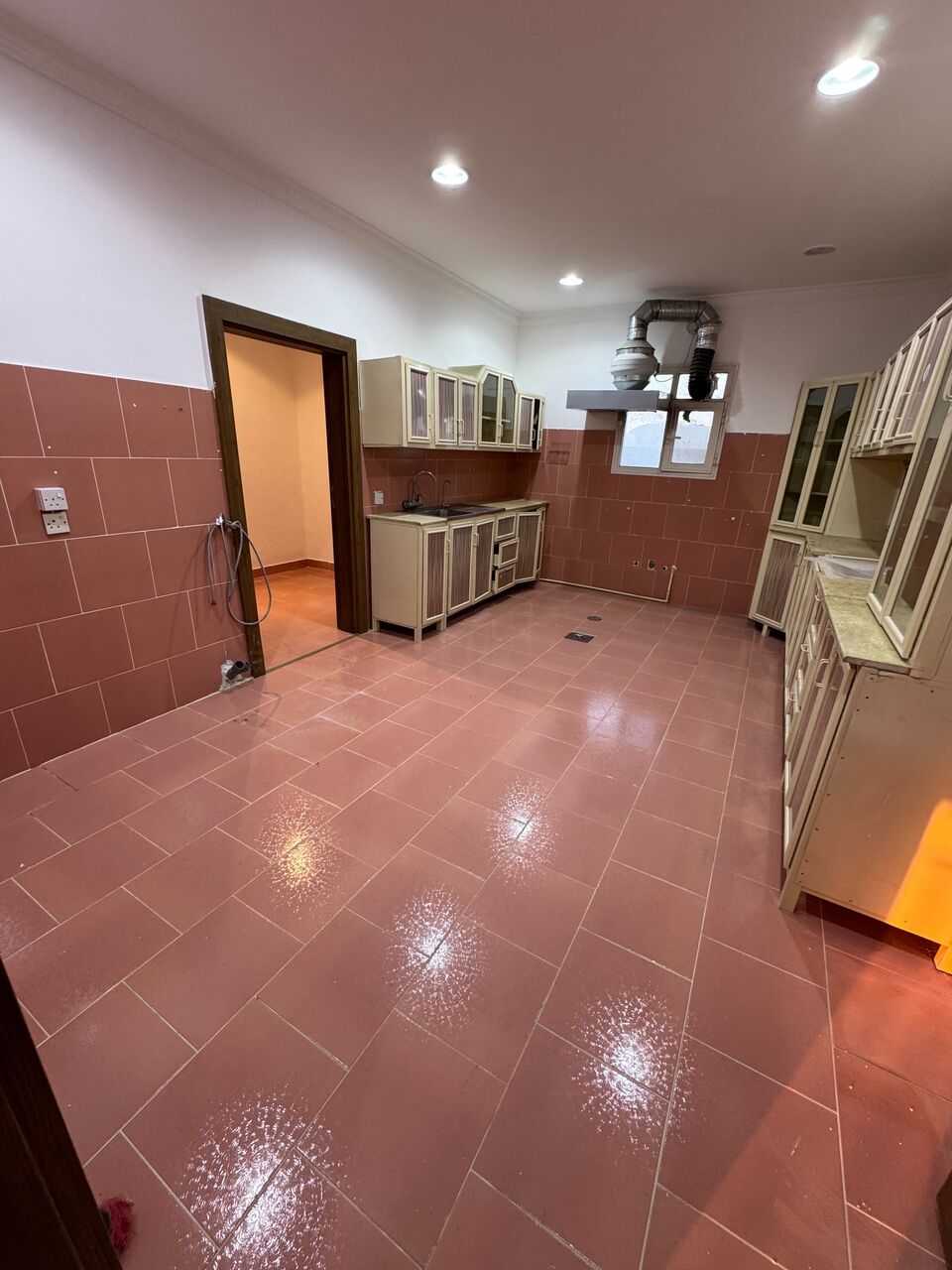 Kuwait City, Apartments, Flats, Houses & Villas, KWD 500/month,  3 BR,  Unfurnished Apartment For Rent In Zahraa, Spacious Layout.