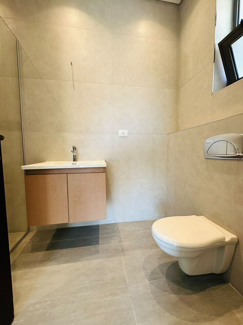 Abdoun, Apartments, Flats, Houses & Villas, JOD 30000/year,  4 BR,  270 Sq. Meter,  Rooftop Apartment For Rent In Abdoun