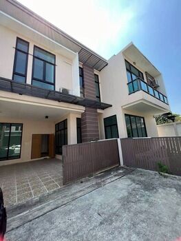 Bangkok, Real Estate For Sale, THB 7900000,  4 BR,  49 Sq. Feet,  Urgent Sale Single House Soi Nakniwat 14, 4 Bedrooms, House With High Ceilings, Owner Has