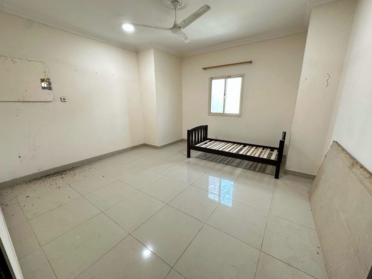 Gudaibiya, Apartments, Flats, Houses & Villas, BHD 210/month,  2 BR,  Gudaibiya :- 2BHK Unfurnished Flat On Rent With Only A/Cs . Close To Shura Council. Bd 210