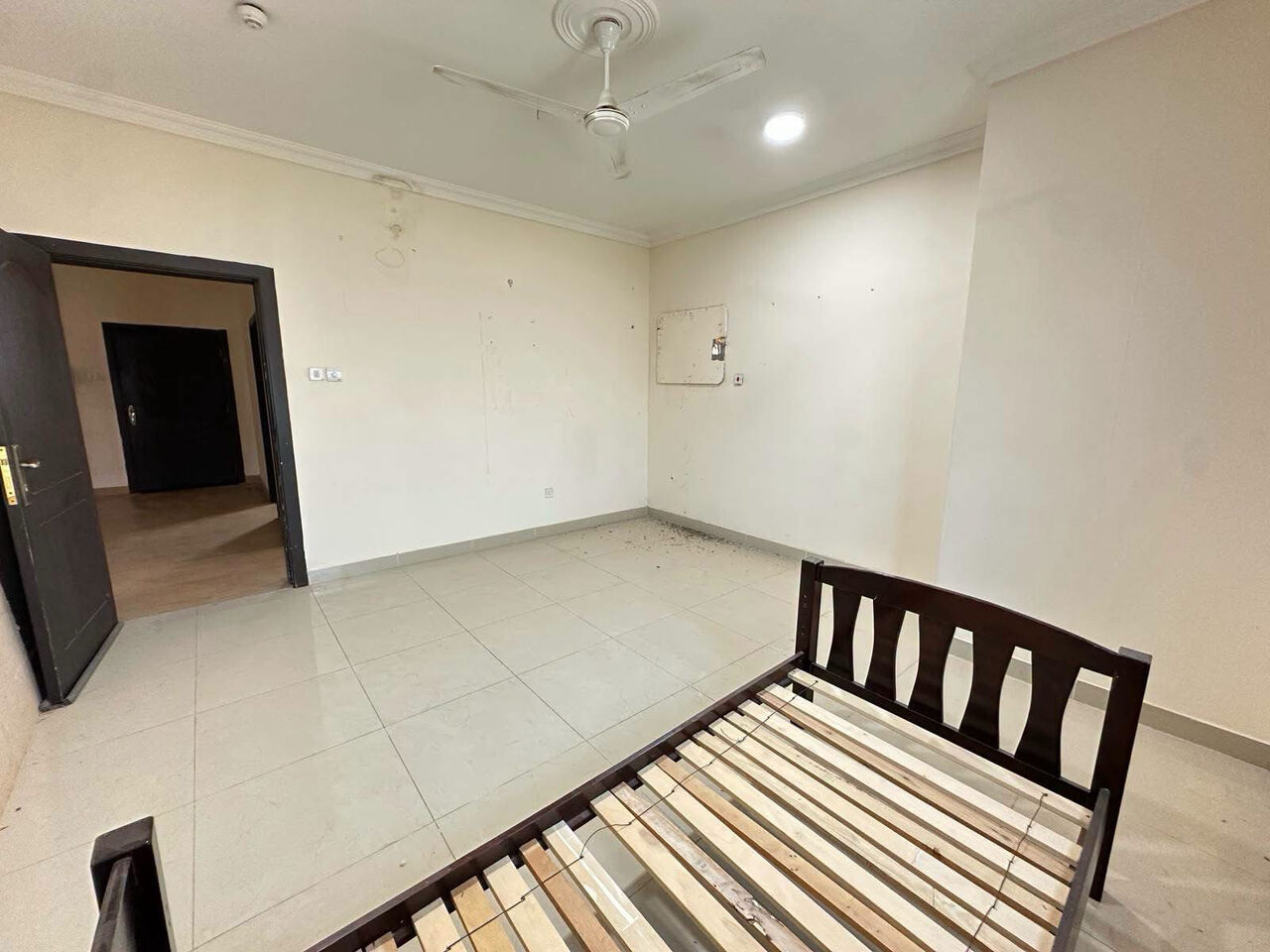 Gudaibiya, Apartments, Flats, Houses & Villas, BHD 210/month,  2 BR,  Gudaibiya :- 2BHK Unfurnished Flat On Rent With Only A/Cs . Close To Shura Council. Bd 210
