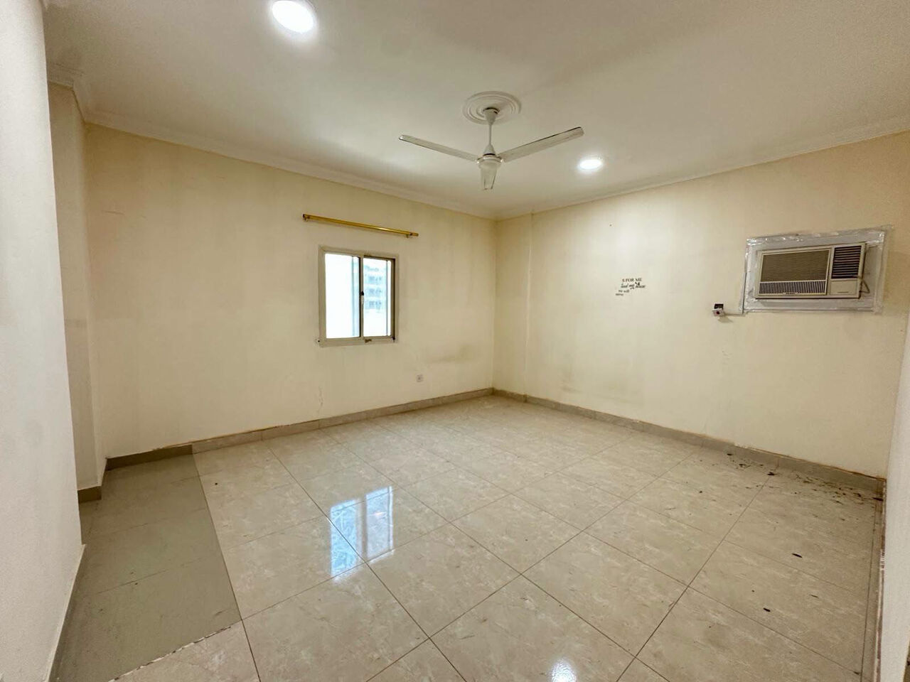 Gudaibiya, Apartments, Flats, Houses & Villas, BHD 210/month,  2 BR,  Gudaibiya :- 2BHK Unfurnished Flat On Rent With Only A/Cs . Close To Shura Council. Bd 210