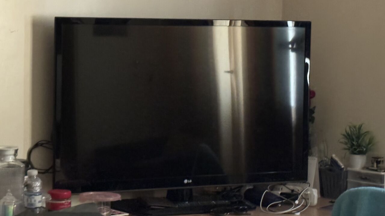 Madinat Al Ummal, Electronics, SAR 300,  I Want Sell My LG TV 43 Inch (not Smart Tv )