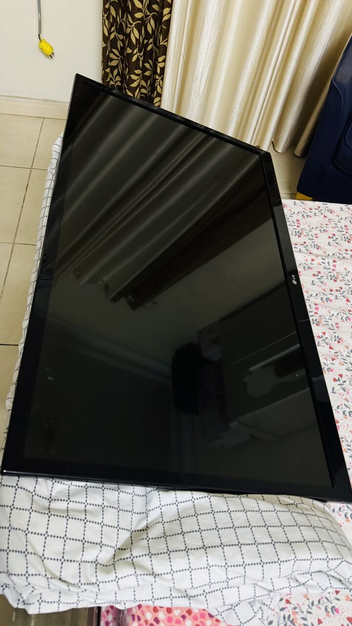 Madinat Al Ummal, Electronics, SAR 300,  I Want Sell My LG TV 43 Inch (not Smart Tv )