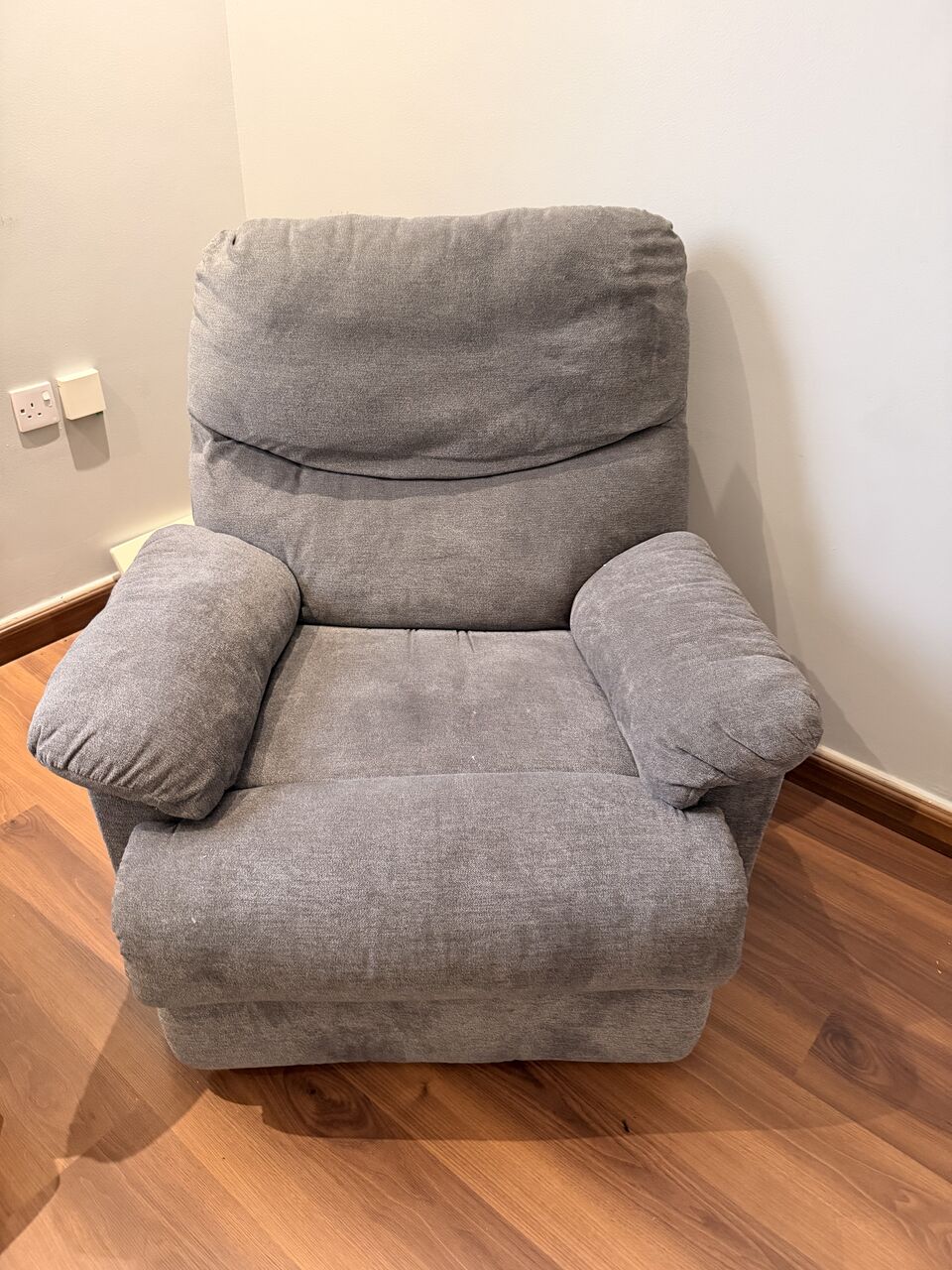 Jeddah, Furniture, SAR 550,  One Seater Sofas For Sale