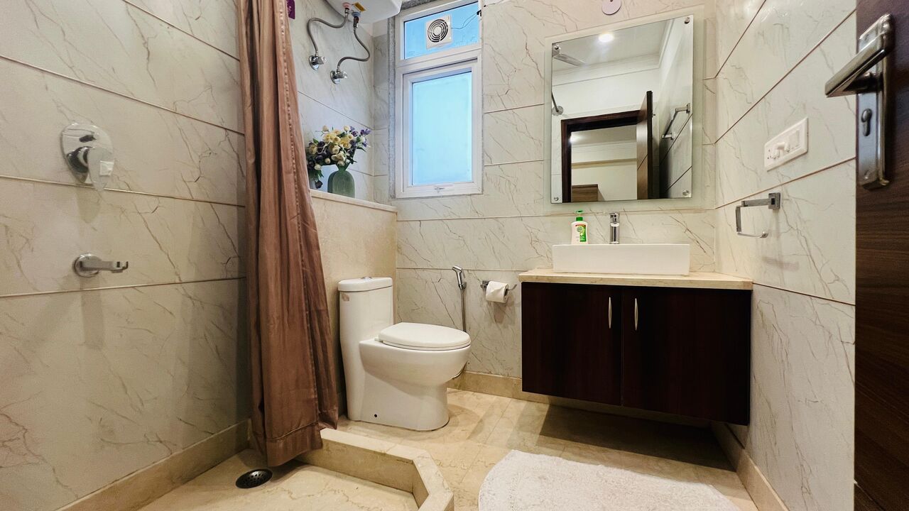 Gurgaon, Apartments, Flats, Houses & Villas, INR 3000/day,  Furnished,  Studio,  350 Sq. Feet,  Studio Apartment Golf Course Road