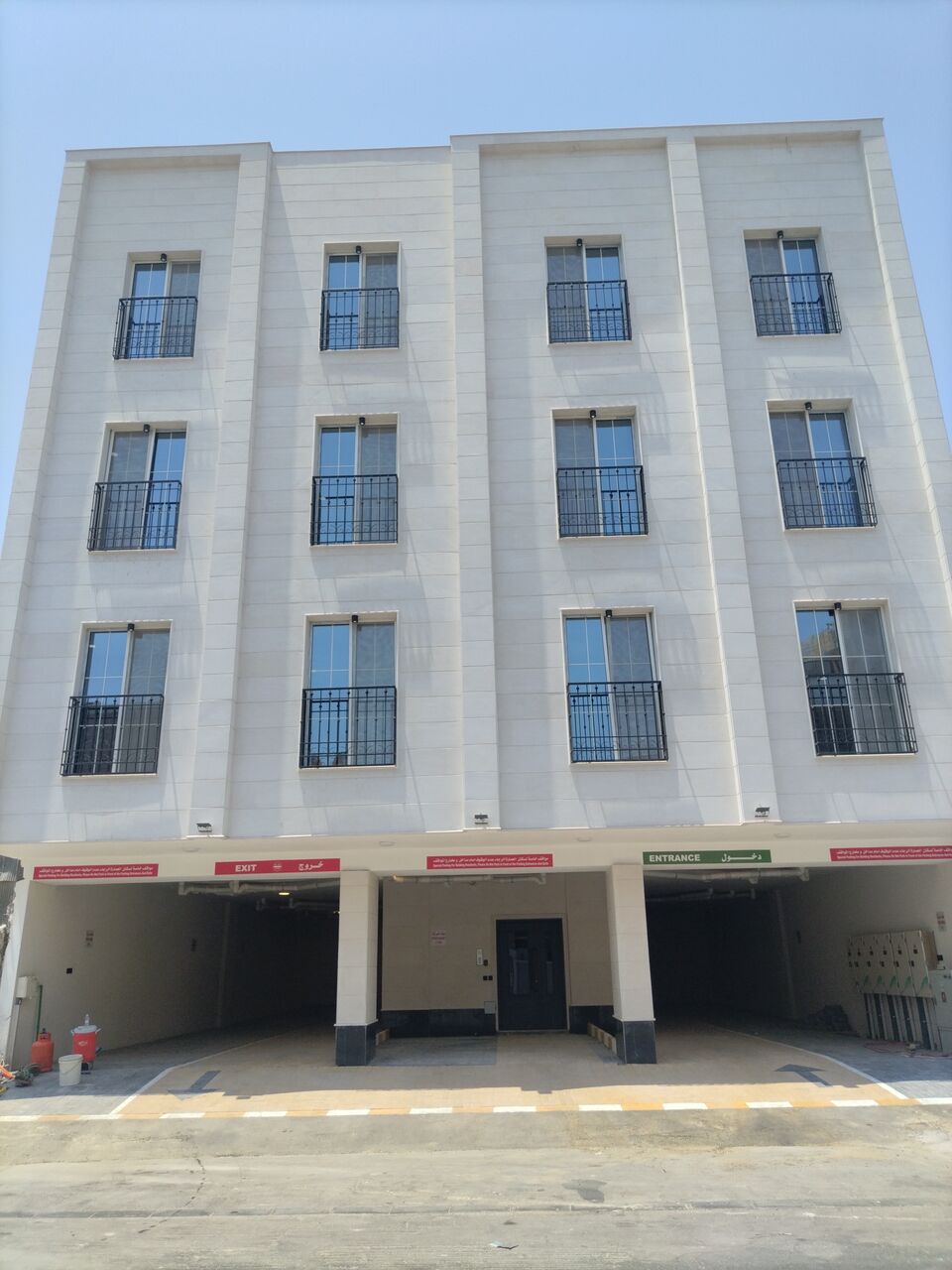 Khobar, Apartments, Flats, Houses & Villas, SAR 33000/year,  3 BR,  Family Apartment For Rent (3 Rooms, Hall, Two Bathrooms, Air-Conditioned Kitchen, Asphalt)