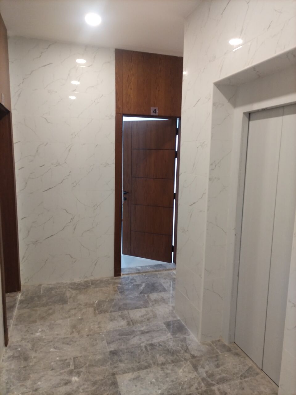 Khobar, Apartments, Flats, Houses & Villas, SAR 33000/year,  3 BR,  Family Apartment For Rent (3 Rooms, Hall, Two Bathrooms, Air-Conditioned Kitchen, Asphalt)