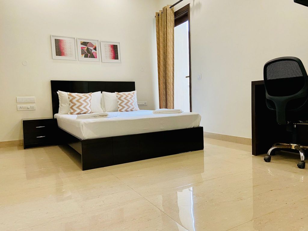 Gurgaon, Apartments, Flats, Houses & Villas, INR 4500/day,  Furnished,  Studio,  350 Sq. Feet,  Studio Apartment DLF Cyber City
