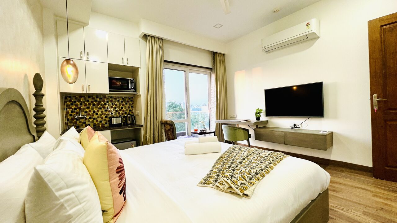 Gurgaon, Apartments, Flats, Houses & Villas, INR 3700/day,  Furnished,  Studio,  375 Sq. Feet,  Luxury Studio Apartments  With Bathtub