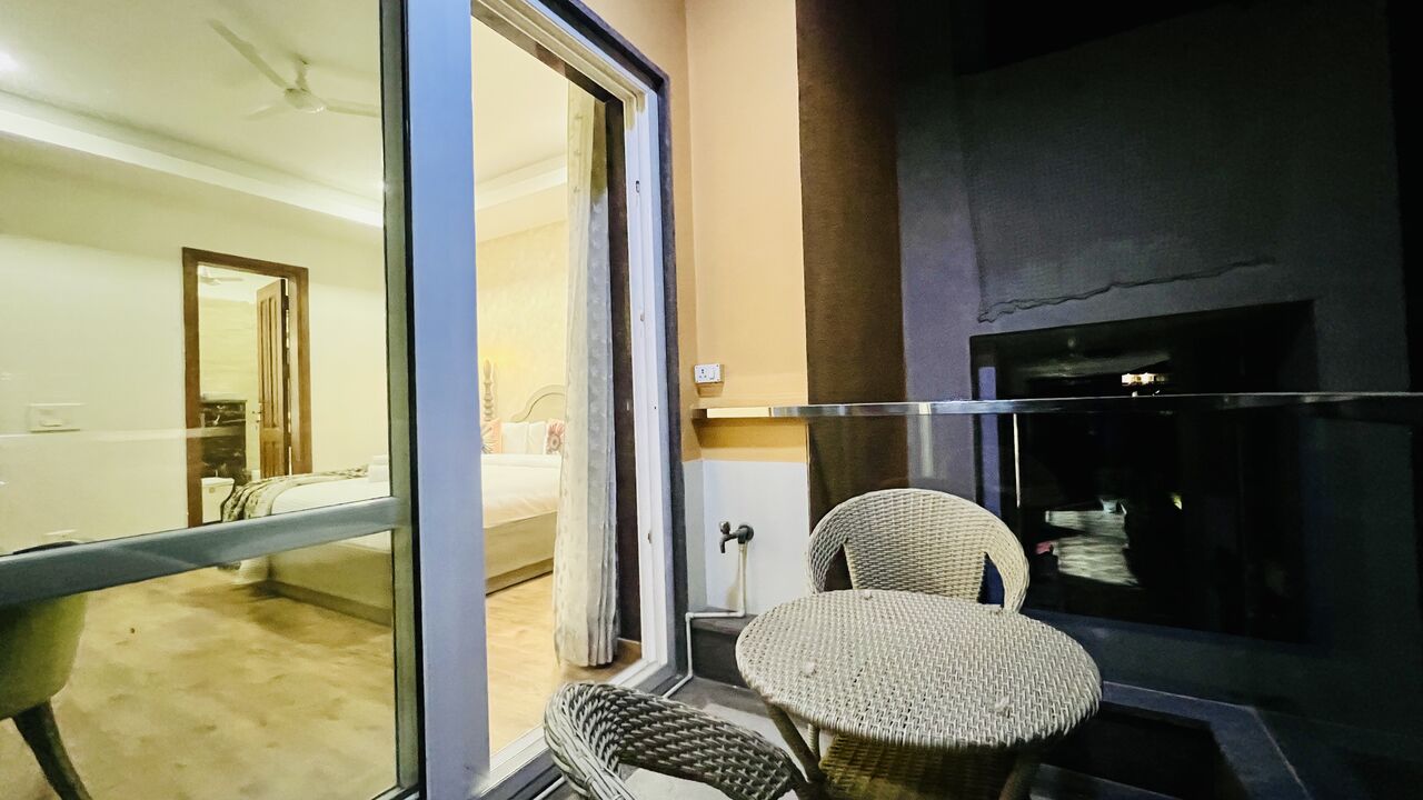 Gurgaon, Apartments, Flats, Houses & Villas, INR 3700/day,  Furnished,  Studio,  375 Sq. Feet,  Luxury Studio Apartments  With Bathtub