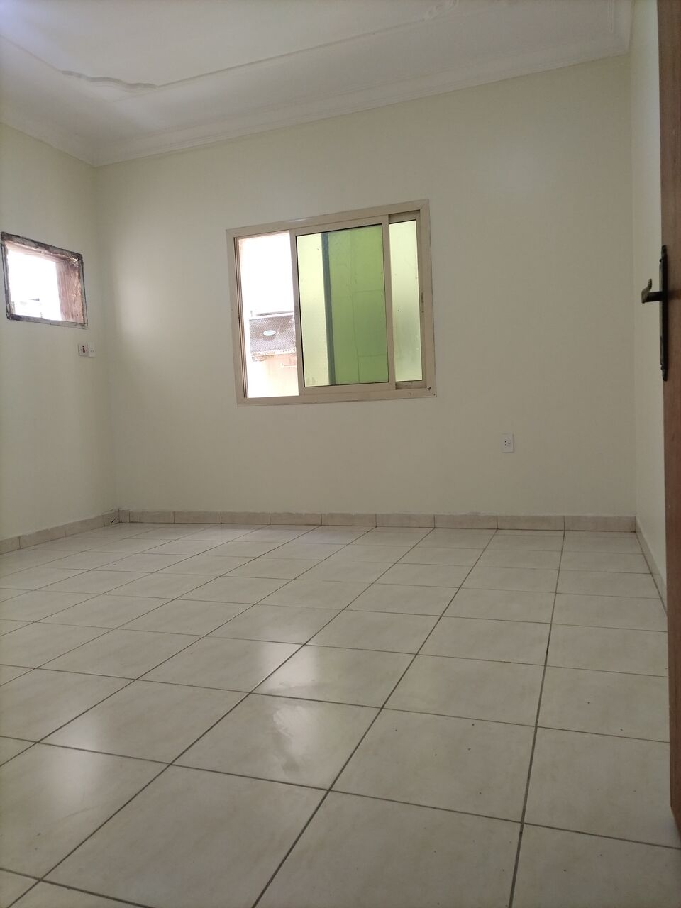 Khobar, Apartments, Flats, Houses & Villas, SAR 23/year,  4 BR,  Family Apartment For Rent (4 Rooms, Hall, Two Bathrooms, Two Entrances)