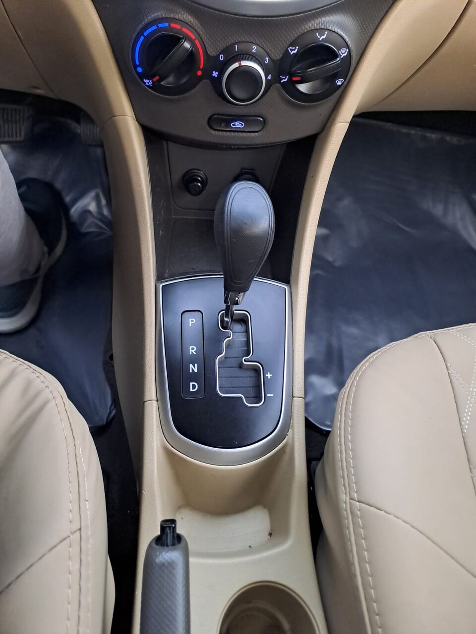 Jeddah, Vehicles, Cars & Trucks , SAR 24500,  Hyundai Accent,  2014,  Automatic,  176 KM,  Well-maintained   Standard Model For Sale In Jeddah