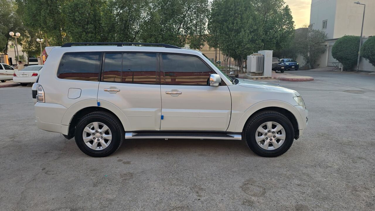 Al Nuzha, Vehicles, Cars & Trucks , SAR 44000,  Mitsubishi Pajero,  2016,  Automatic,  203000 KM,  Mitsubishti Pajero  3.5 V6 Full Option