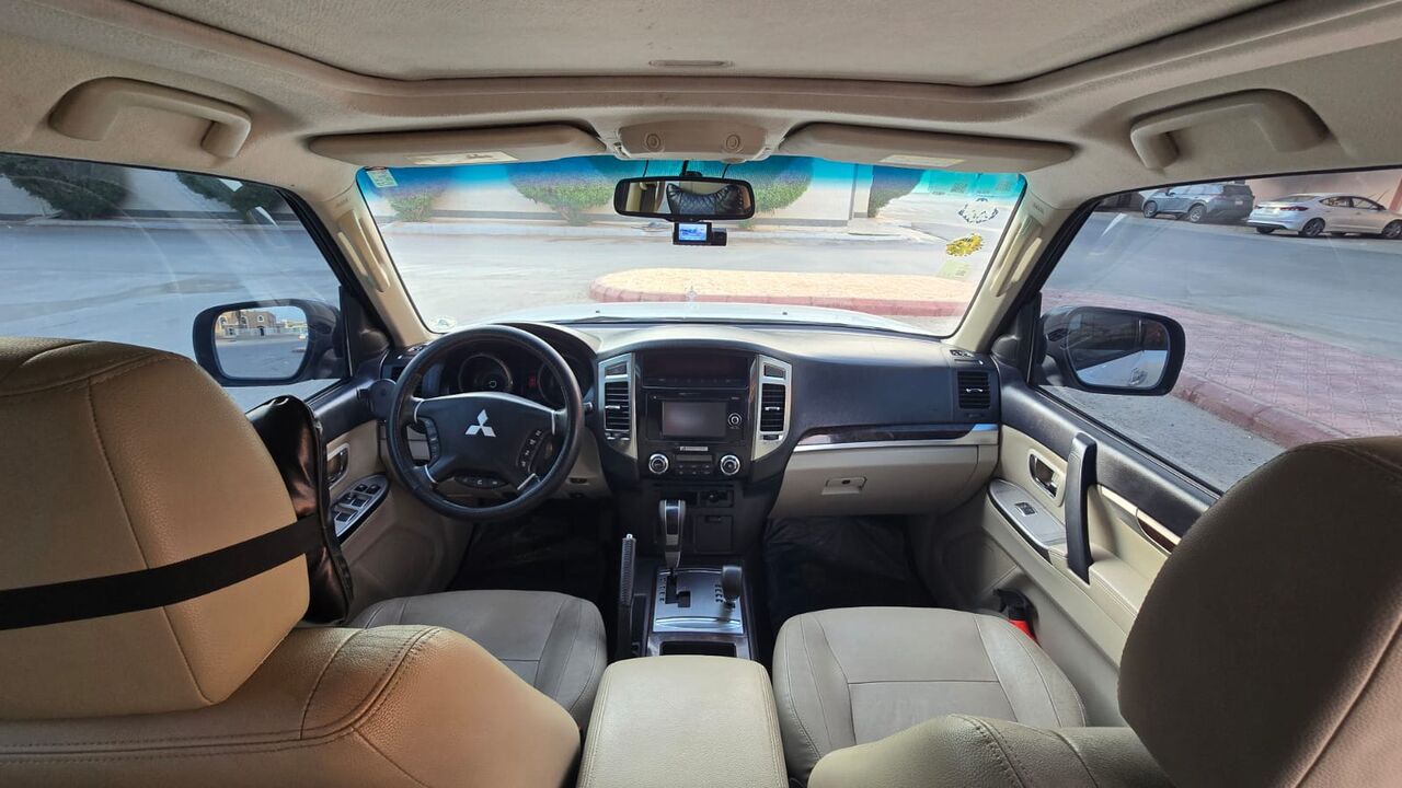 Al Nuzha, Vehicles, Cars & Trucks , SAR 44000,  Mitsubishi Pajero,  2016,  Automatic,  203000 KM,  Mitsubishti Pajero  3.5 V6 Full Option