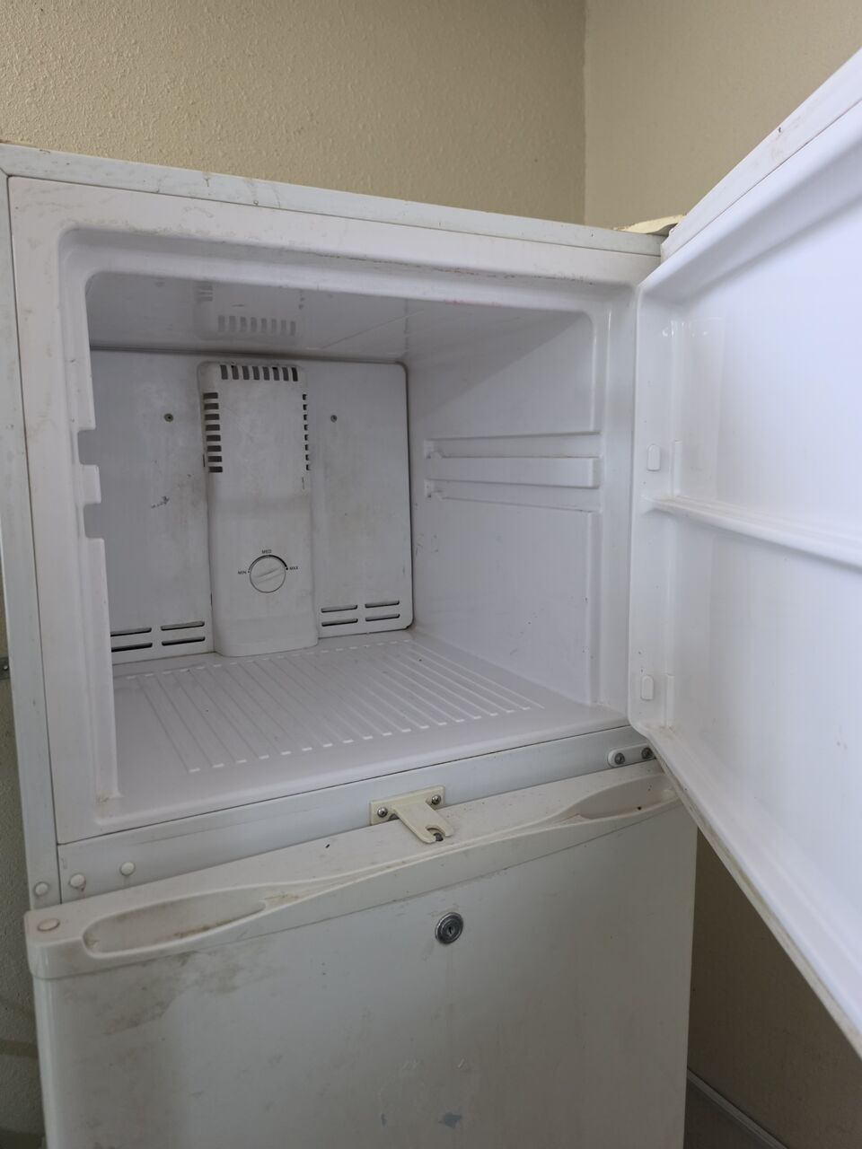 Hofuf, Electronics, SAR 600,  Refrigerator