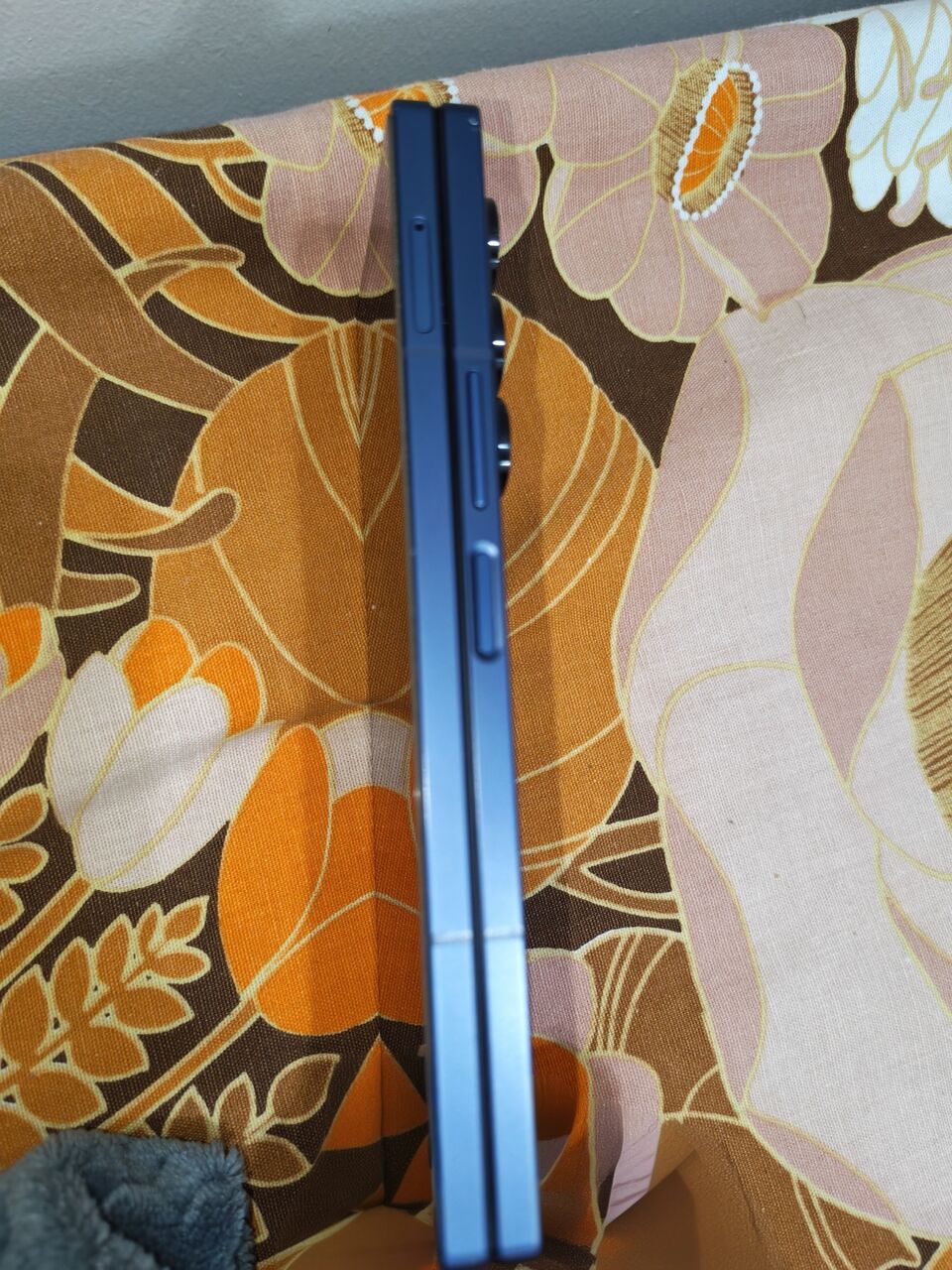 Yanbu, Mobile Phones, SAR 3300,  SAMSUNG GALAXY Z FOLD6 512GB NAVY