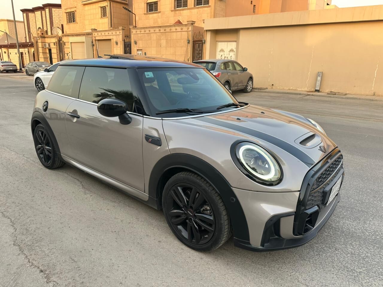 Riyadh, Vehicles, Cars & Trucks , SAR 130000,  Mini Cooper Coupe,  2023,  Automatic,  42000 KM,   Mini Cooper Full Options With Sunroof N Very Reasonable Price 2nd Owner