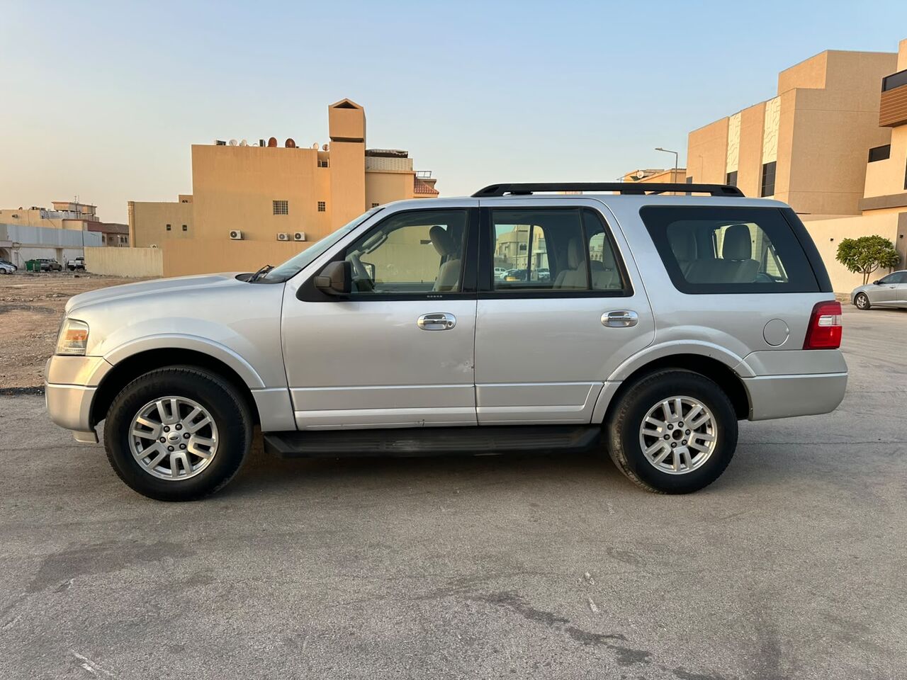 Riyadh, Vehicles, Cars & Trucks , SAR 38000,  Ford Expedition,  2014,  Automatic,  224000 KM,    2x4 For Sales With Very Good Price (2nd Owner) Family SUV Car