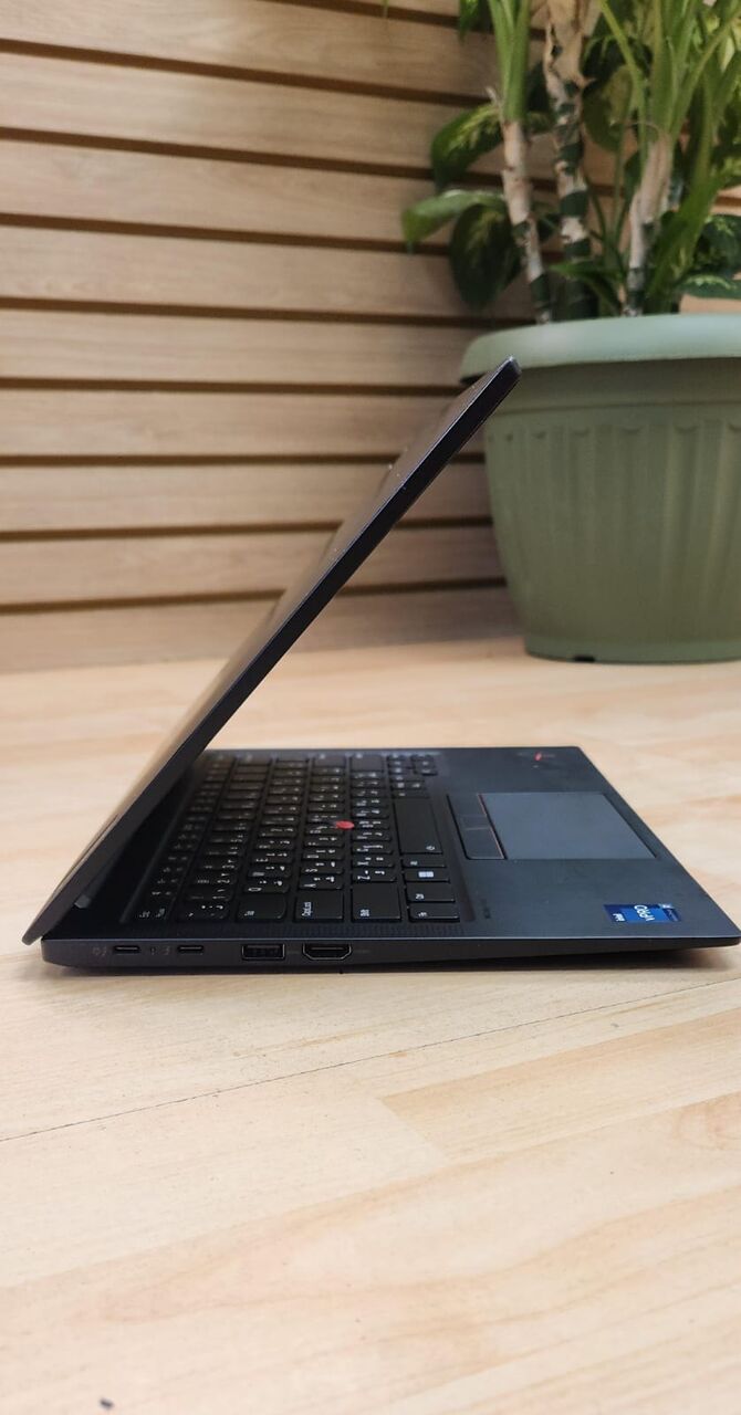 Riyadh, Computers, SAR 4399,  Lenovo X1 Carbon 1.8 GHz 10-core I7 13th Gen RAM:32GB SSD:512GB