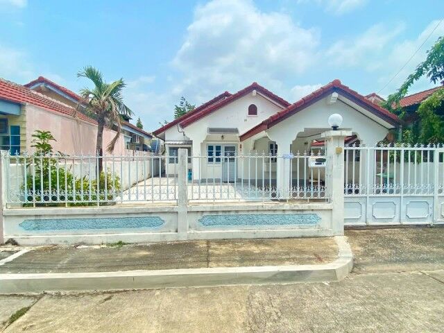 Bangkok, Villas, THB 11999,  50 Sq. Feet,  Single-storey Detached House, 2 Bedrooms, 1 Bathroom, Size 50 Sq M, 200 Sq M, Near Phahon