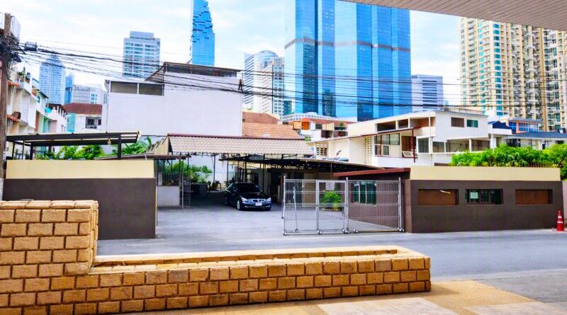 Bangkok, Villas, THB 119998,  201 Sq. Feet,  Sathorn! ABAC 260 M. For Rent, Shop, Showroom, Empire Tower 450 M. BTS St. Louis 486 M.