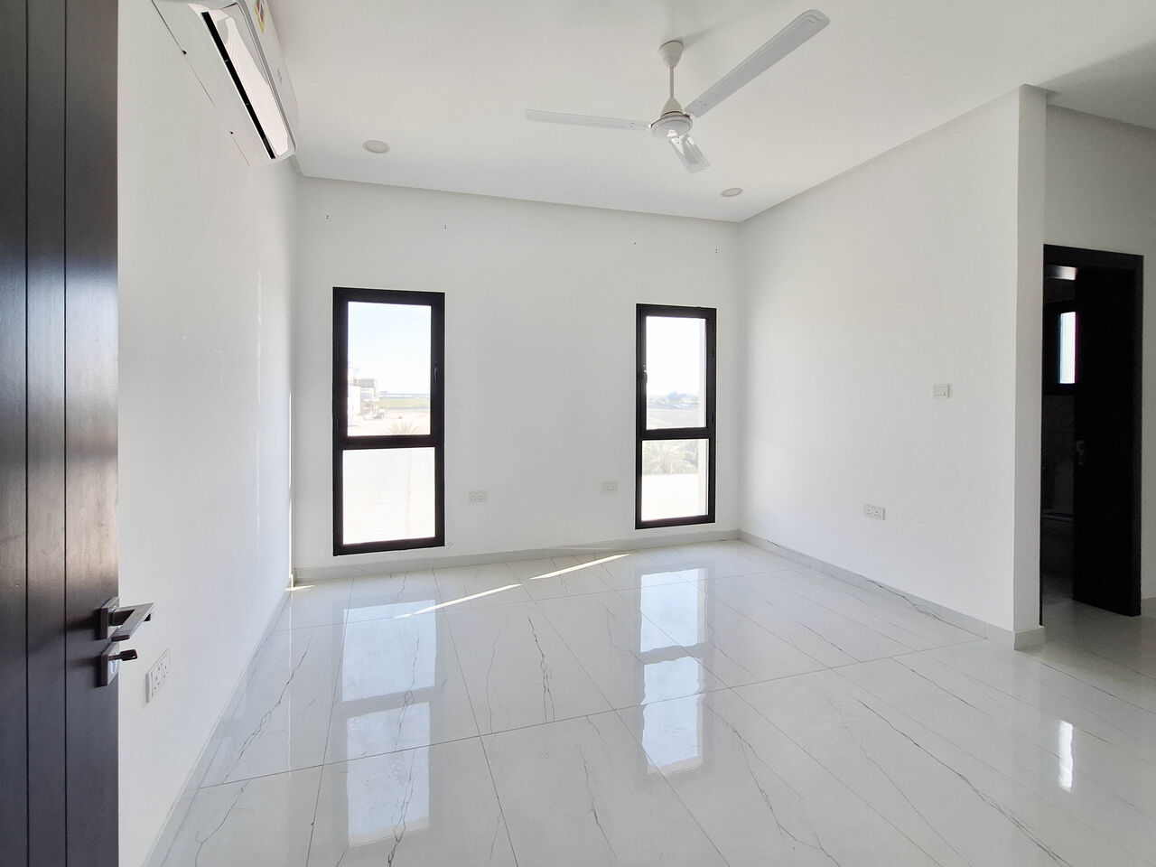 Manama, Apartments, Flats, Houses & Villas, BHD 280/month,  Residential Apartment For Rent In Buquwah (Saraya 2), Featuring: