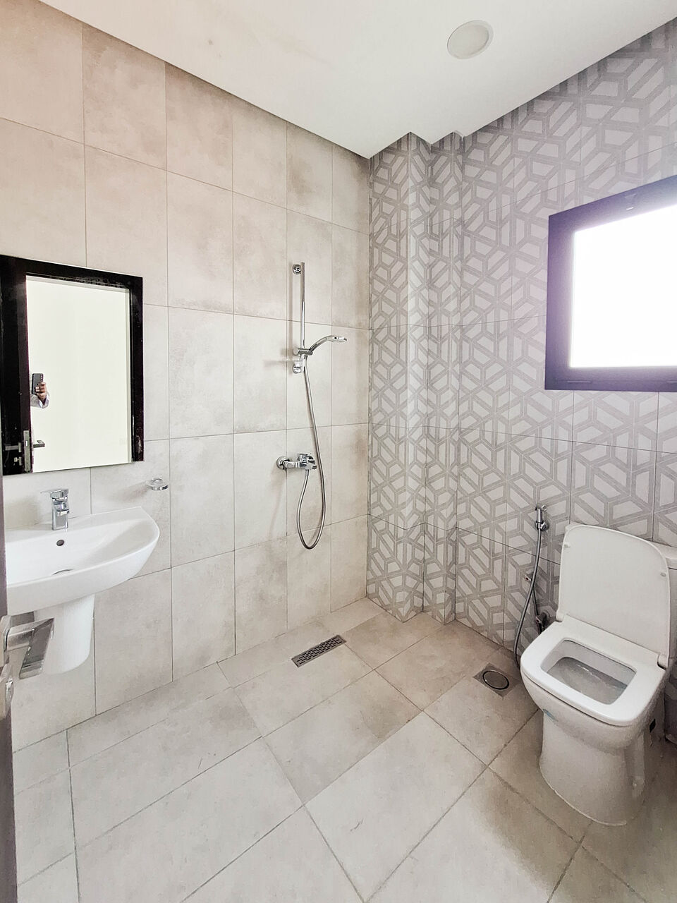 Manama, Apartments, Flats, Houses & Villas, BHD 280/month,  Residential Apartment For Rent In Buquwah (Saraya 2), Featuring: