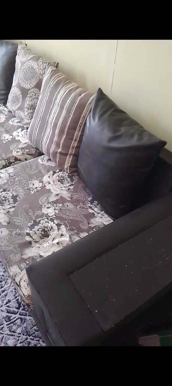 Jeddah, Free Items, SAR 200,  200 Ryial Long Seat Sofa