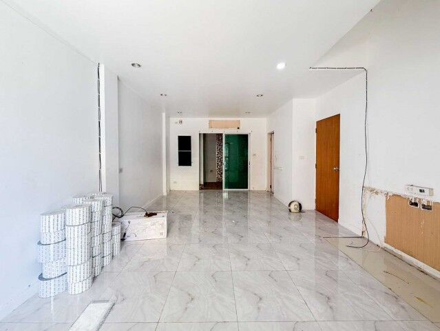 Bangkok, Real Estate For Sale, THB 3500000,  3 BR,  16 Sq. Feet,  Townhouse For Sale, Best Price, The Metro Sathorn-Kanlapaphruek, 18 Sq M, 3 Floors.
